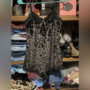 Dollskill widow sz sm small s velvet onesie romper euc
